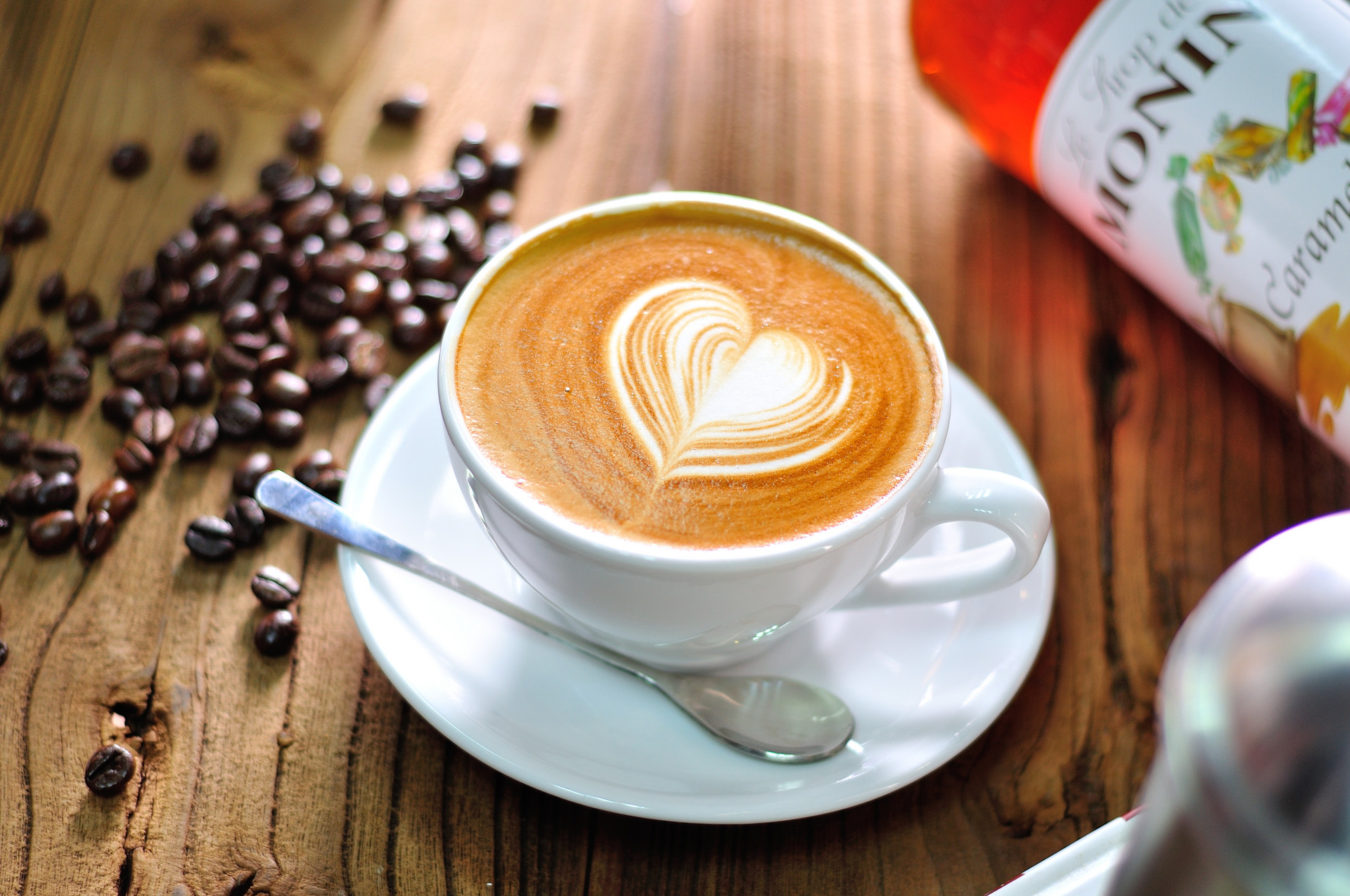 咖啡与咖啡豆37455_咖啡/巧克力/牛奶_美食类_图库壁纸_68Design